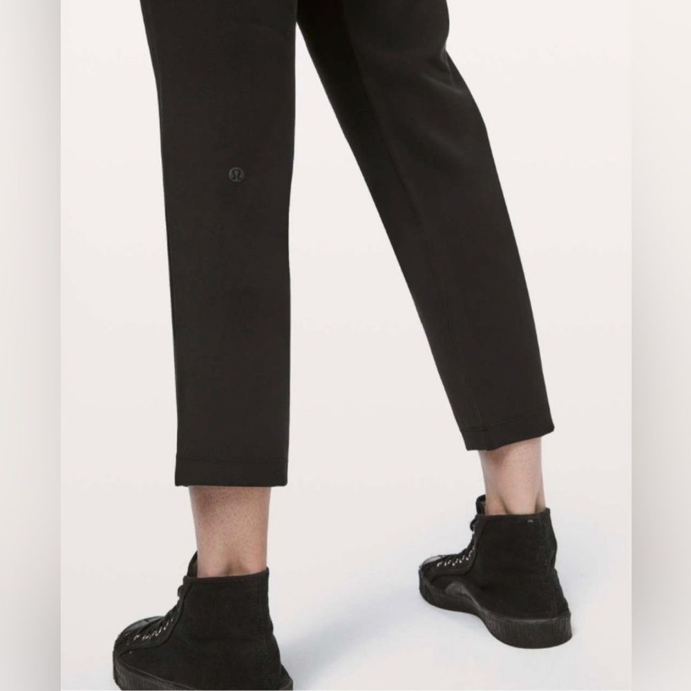 Lululemon On the Fly Pants Black Drawstring Size 2 Pockets Travel Work Neutral - Picture 5 of 10